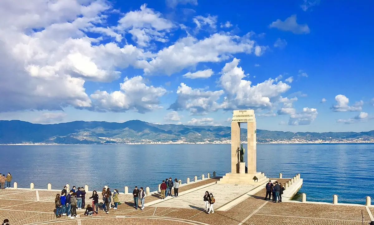 L’Arena dello Stretto à Reggio de Calabre, face au détroit de Messine et à la Sicile