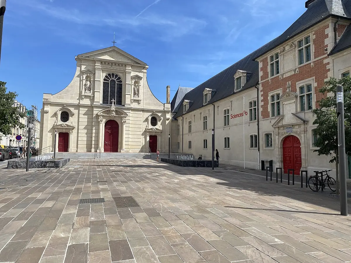 La façade de l’ancien collège des Jésuites, aujourd’hui Sciences Po Reims