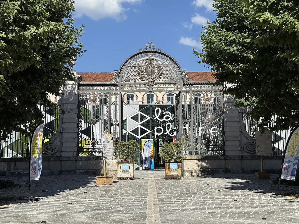 Le portail monumental de la Manufacture d’Armes de Saint-Étienne
