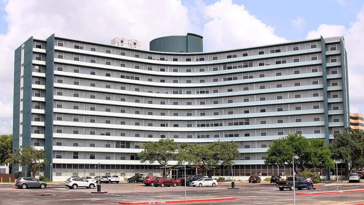 Le Wedgwood, un immeuble d’appartements du milieu du XXe siècle à San Antonio