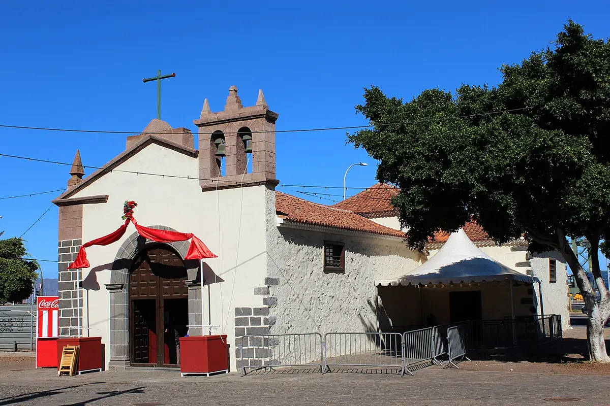 Façade blanche et clocher de l’ermitage de San Telmo à Santa Cruz de Tenerife