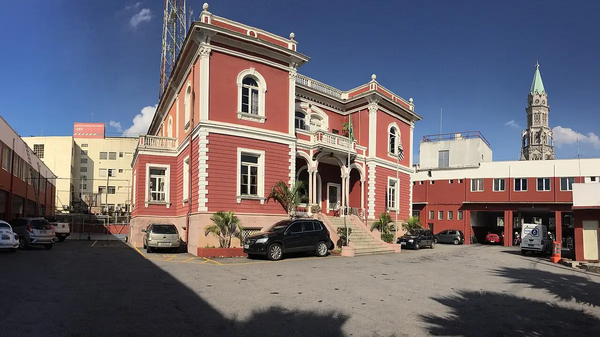 Un bâtiment historique aux façades roses, dans le quartier de Vila Mariana
