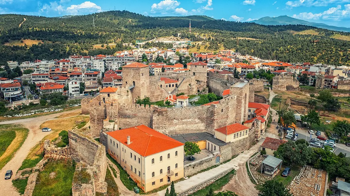 Vue aérienne de l’Heptapyrgion et des maisons de la ville haute de Thessalonique