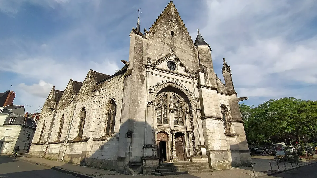 La façade gothique de l’église Saint-Symphorien, à Tours