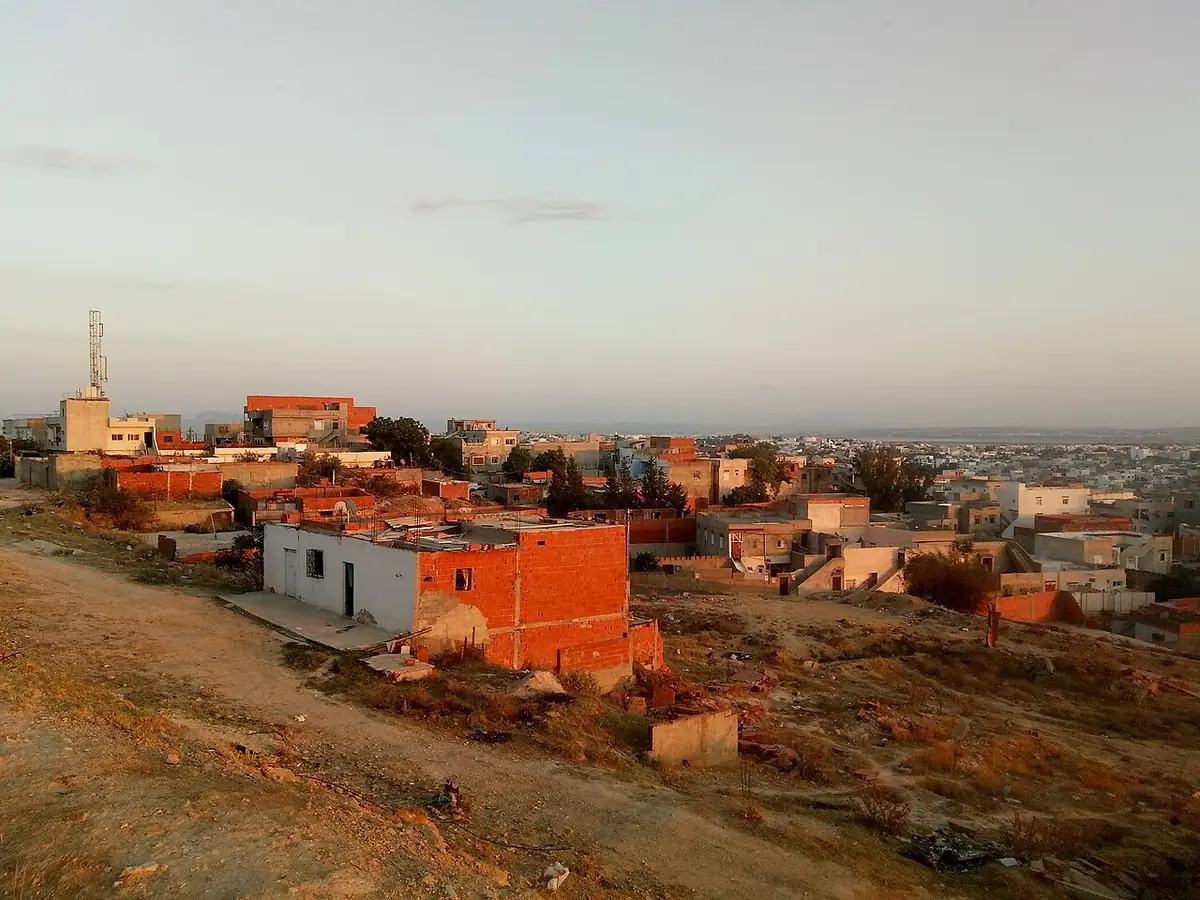 Le quartier de Jbal Lahmar, ses maisons aux toits orangés à flanc de colline