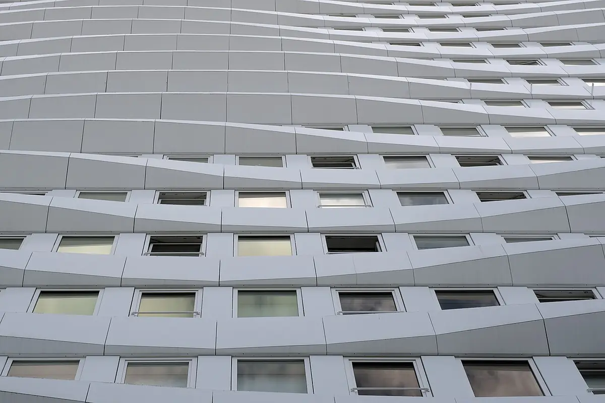 Un immeuble d’habitation moderne aux façades ondulées à Utrecht
