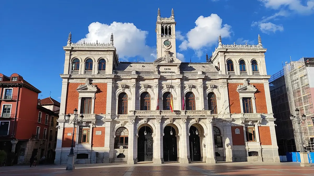 L’hôtel de ville de Valladolid, façade néoclassique sur la Plaza Mayor