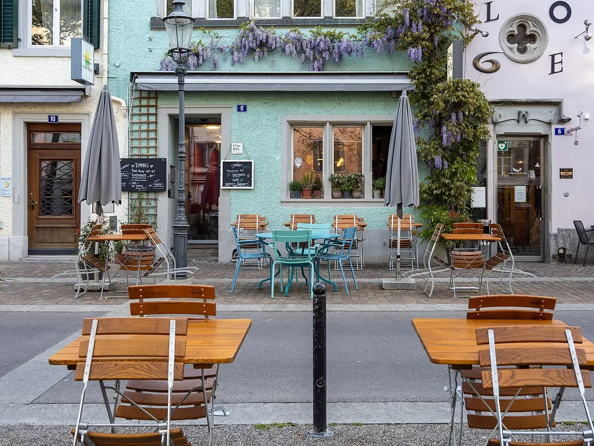 La terrasse d’un café le long de l’Oberer Graben à Winterthour